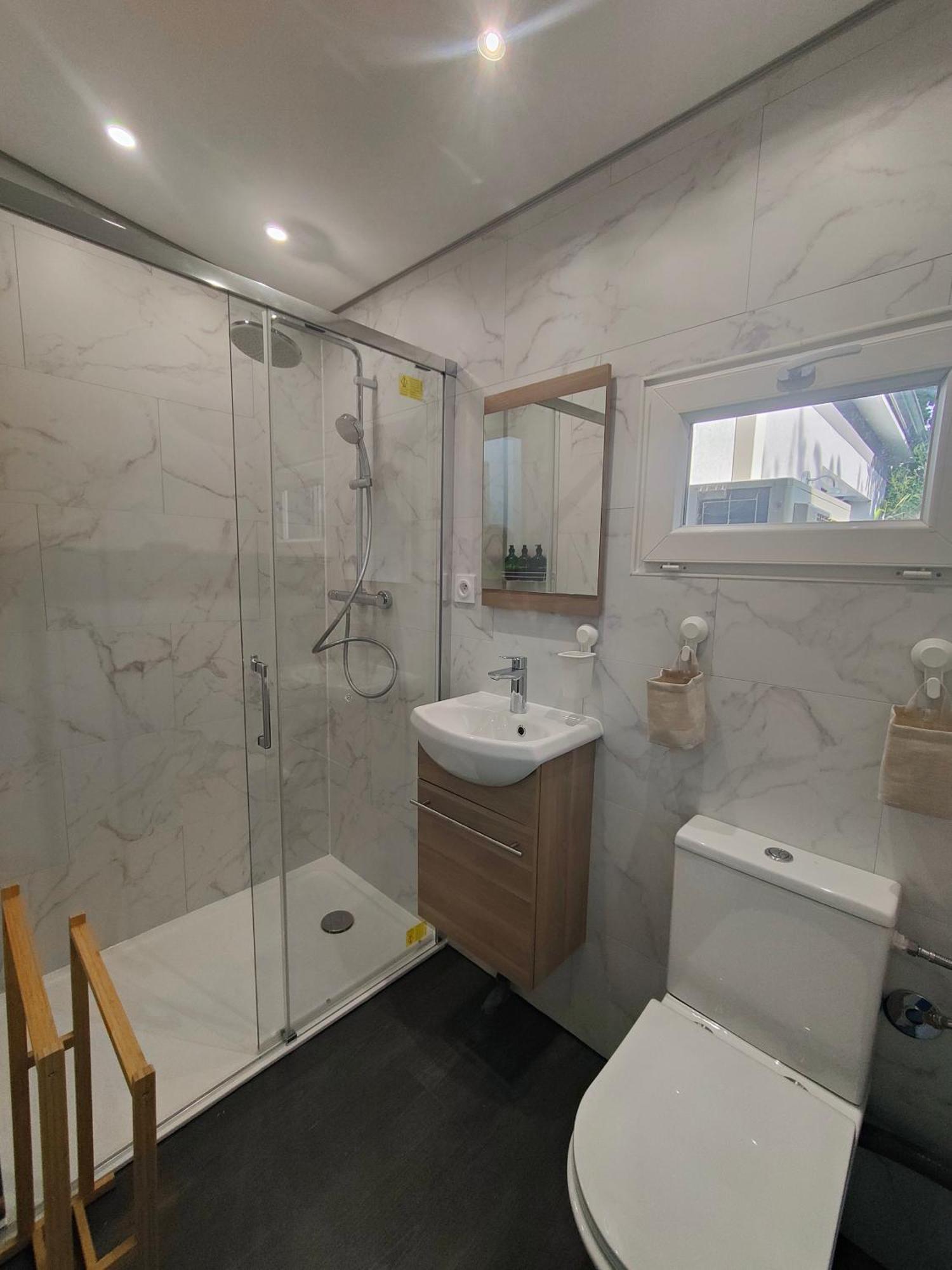 Tiny House Avec Jardin Et Acces Piscine Chauffee Villa Saint-Medard-en-Jalles Luaran gambar