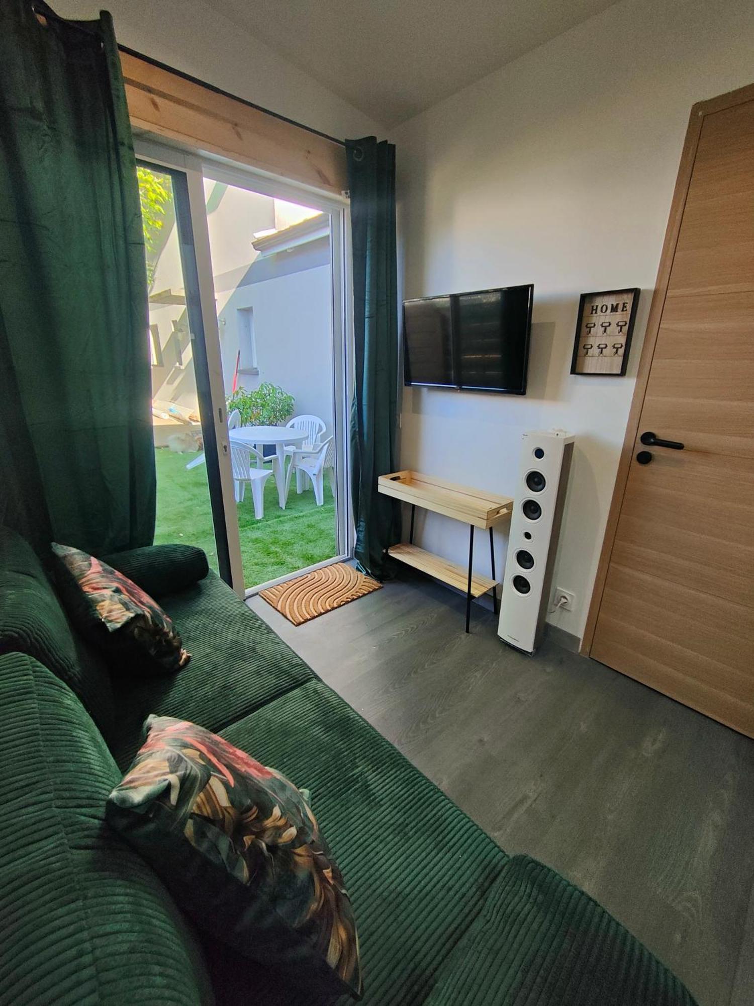 Tiny House Avec Jardin Et Acces Piscine Chauffee Villa Saint-Medard-en-Jalles Luaran gambar
